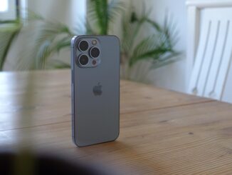 iPhone auf Tisch