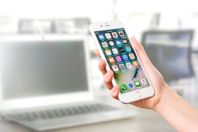 Smartphone in der Hand